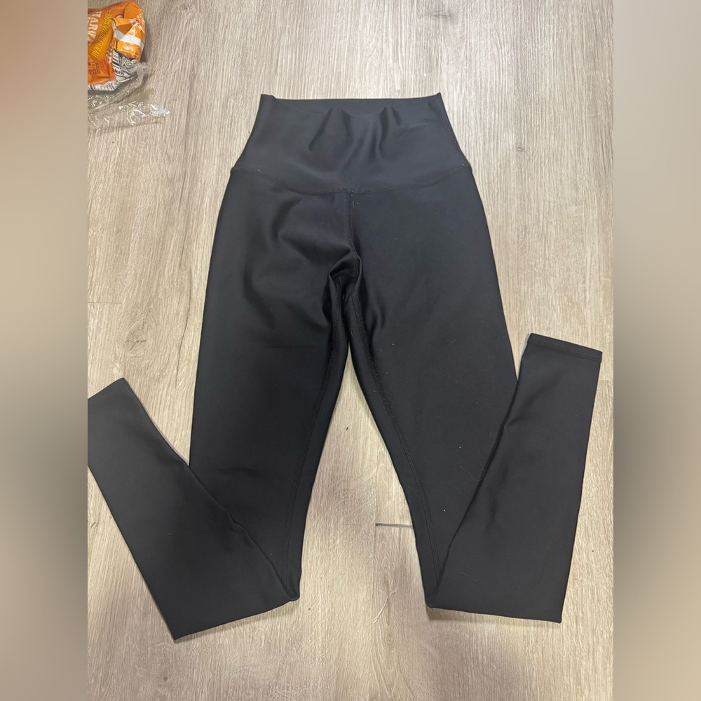 Alo Airlift leggings in “Black” size XXS